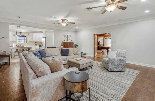 Lake Charles Casa | Modern Spacious 5 Bedroom Home