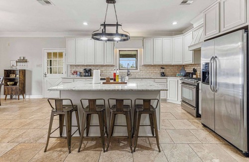 Lake Charles Casa | Modern Spacious 5 Bedroom Home