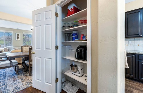 Clovis Casa | Modern & Spacious Clovis Home 4 Bd/4 Ba, 3400 SF