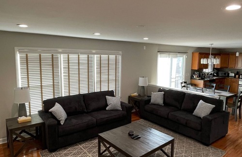Bolingbrook Casa | Moderno, espacioso y conveniente 4 BR / 3. 5 BA minutos en casa de golf y compras