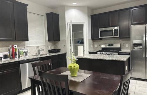 Conroe Casa | Modern / Spacious Haven in the Heart of Conroe - Entire Home