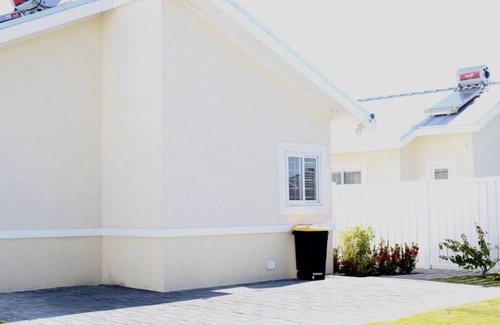 Lucea Casa | Modern Spacious Holiday Home 5 mins from beach!