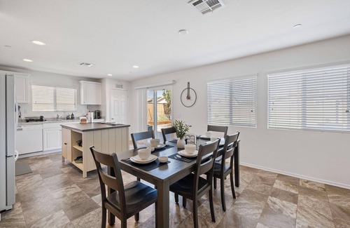 Victorville Casa | Modern spacious home w/ backyard for families and pets