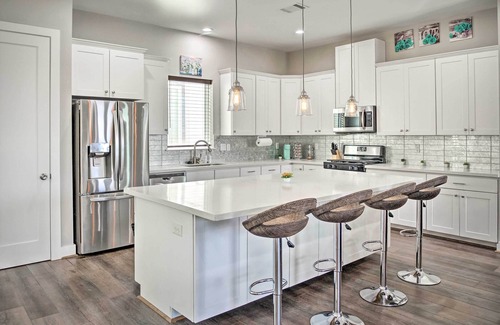 Riverside Terrace Casa | Modern & Spacious Houston Home - Pets Welcome!