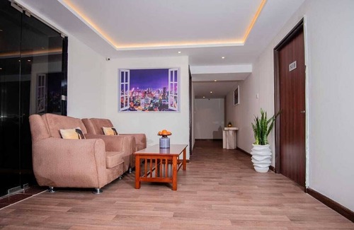 Westlands Apartamento | Modern , Spacious King Studio with Kitchenette