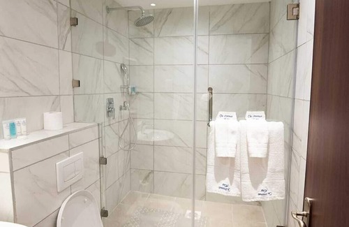 Westlands Apartamento | Modern , Spacious King Studio with Kitchenette