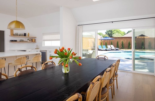 Plano Casa | Modern, Spacious Pool Home in Plano