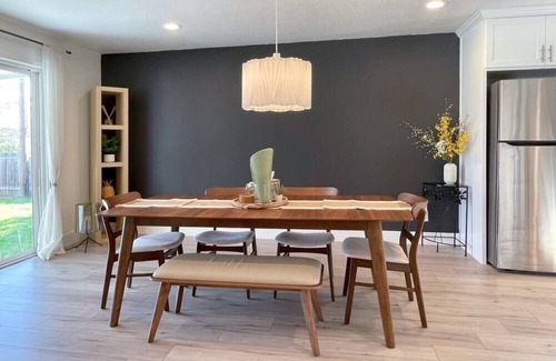 Arden-Arcade Casa | Modern, spacious, quiet home close to the River
