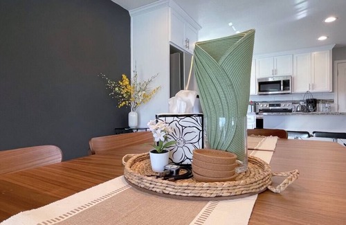 Arden-Arcade Casa | Modern, spacious, quiet home close to the River