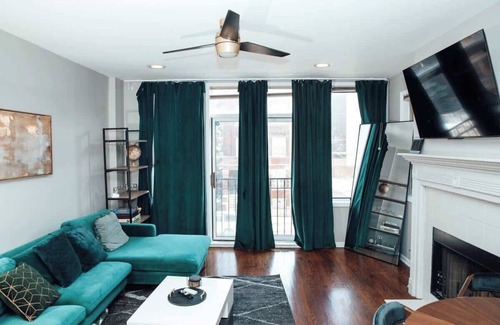 Grand Boulevard Apartamento | Modern & Spacious Stay in Historic Bronzeville