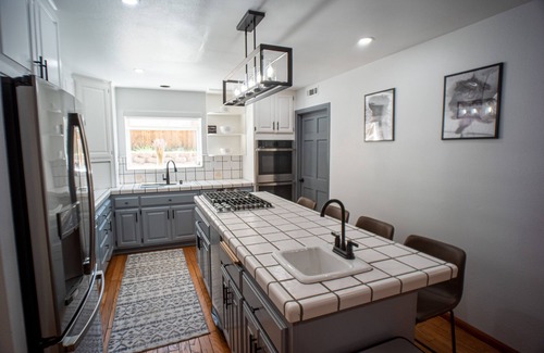 Running Springs Cabina | Modern spacious hot tub + Deck Lake Arrowhead + Big Bear