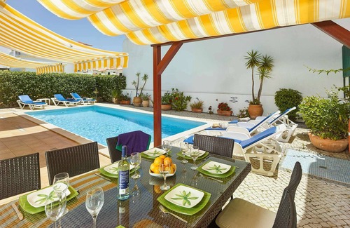 Altura Villa | Modern & Spacious Villa, A/C, Private Pool, Roof/Sun Terrace - 15mins walk to Restaurants & Beach!