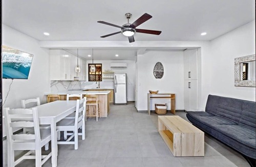 Coco Sunset Hills Apartamento | 2-BD Beauty with Pool, Walk to Beach