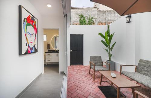 Lazaro Cardenas Apartamento | Modern Stadium Bungalow