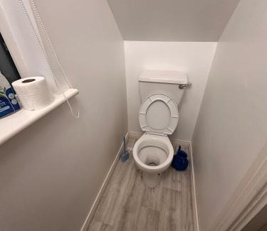 Navan Casa | Modern Stay at Blackcastle Home