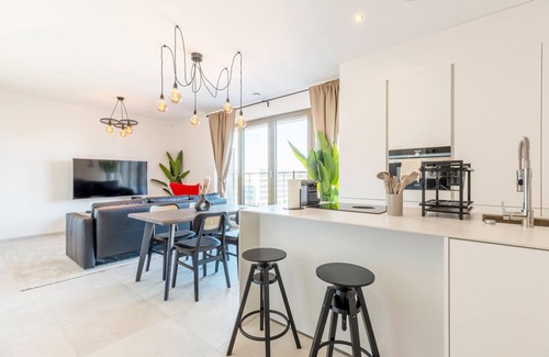 Sanem Apartamento | Modern Stay: Balcony, Queen Bed, Near Suessem