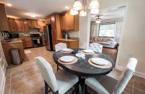 Greensboro Casa | Modern Stay on Green Valley - 2.5 mi to downtown Greensboro