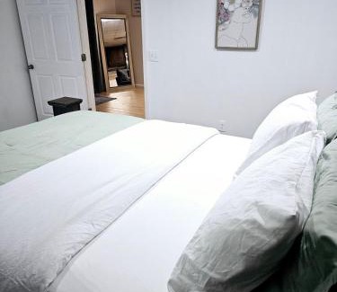 Douglasville Apartamento | Modern Stay with Hot tub
