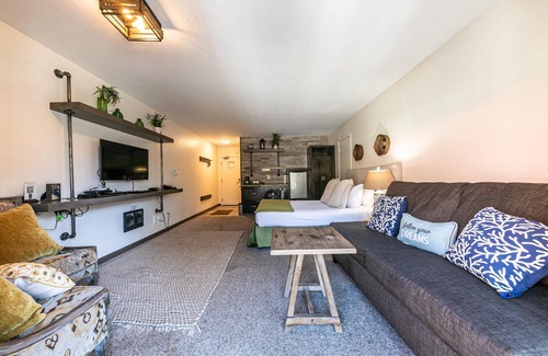 Truckee Condominio | Modern Studio Deluxe #231 at Donner Lake Village