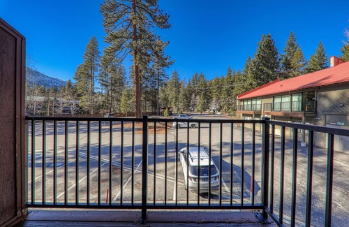 Truckee Condominio | Modern Studio Deluxe #231 at Donner Lake Village