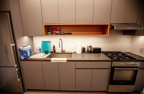 Mott Haven Apartamento | Modern Studio for rent. Monthly rentals only.