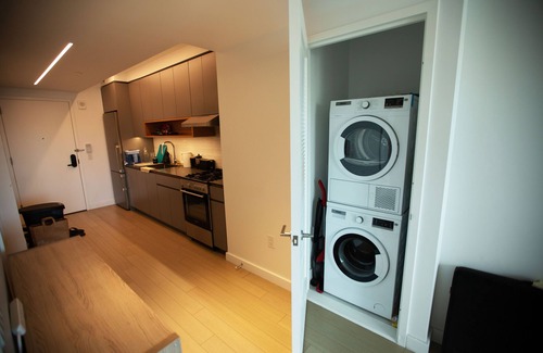 Mott Haven Apartamento | Modern Studio for rent. Monthly rentals only.