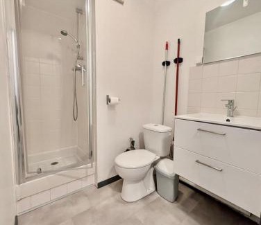 Secteur 1 Apartamento | Modern Studio - Free Parking, Near Train Station & Downtown