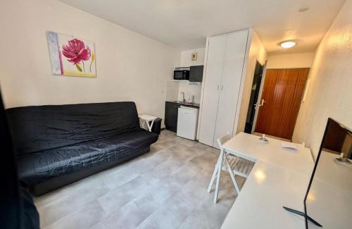 Secteur 1 Apartamento | Modern Studio - Free Parking, Near Train Station & Downtown