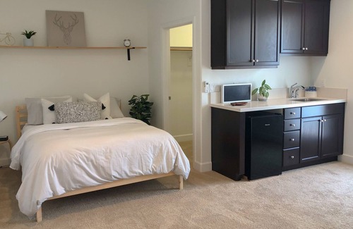Buellton Apartamento | Modern studio in Central Coast Wine Country — perfect snowbird retreat