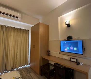 Greater Noida Apartamento | Modern Studio in City Hub