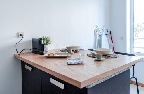 Cedofeita Apartamento | Estudio Moderno en Lapa | ¡A 5 minutos a pie del metro!