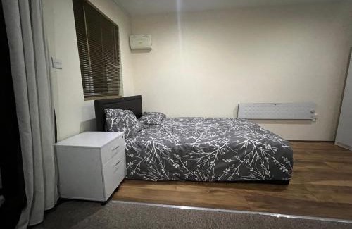 Rayners Lane Apartamento | Modern Studio in Rayners Lane Pinner Harrow near wembley Greater London