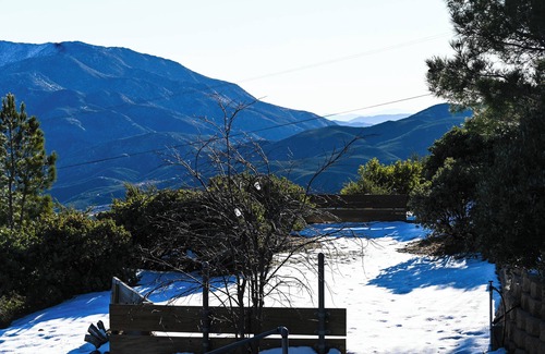 Julian Casa | Modern studio in the mountains - amazing views, high speed wifi, fully fenced