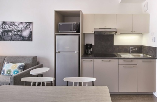 Jonzac Apartamento | Modern studio located 500 m. from the heart of a spa town