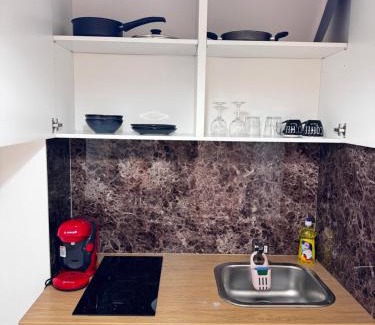 Limassol Apartamento | Modern Studio Nr5 private Kitchenette and Bathroom