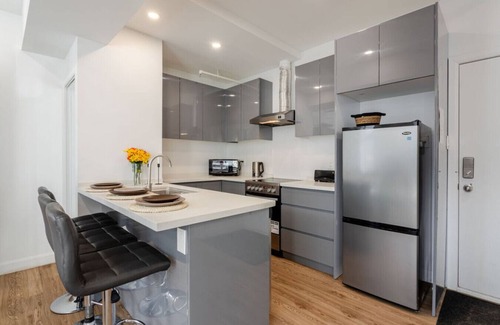 Downtown Montreal Apartamento | Modern Studio on Bishop - Spotlight MTL