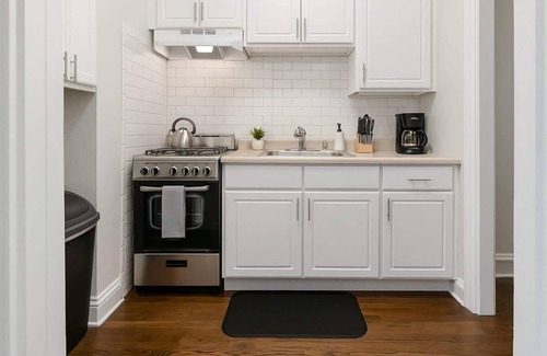 Hyde Park Apartamento | Modern Studio Retreat– Near Museum & Parks