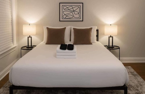 Hyde Park Apartamento | Modern Studio Retreat– Near Museum & Parks