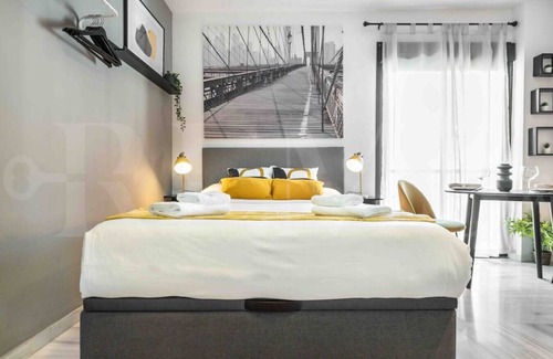 El Molinillo Apartamento | Modern Studio w/ Private Rooftop terrace by REMS