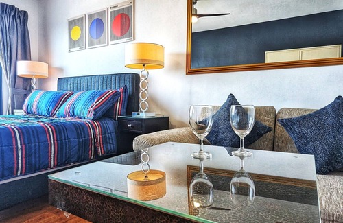 Clark Freeport Apartamento | Modern Studio w/Rooftop Pool Near Clark