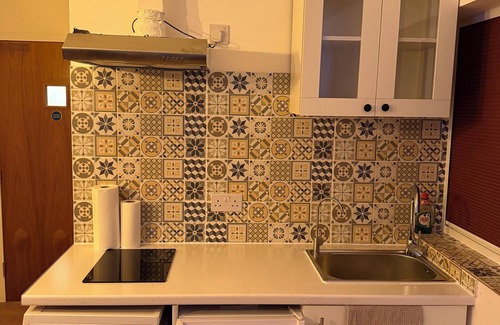 Bow Apartamento | Modern Studio with private Bathroom & Kitchenette in 3 bed apartment