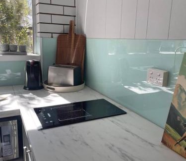 Athelstone Apartamento | Modern studio with private patio