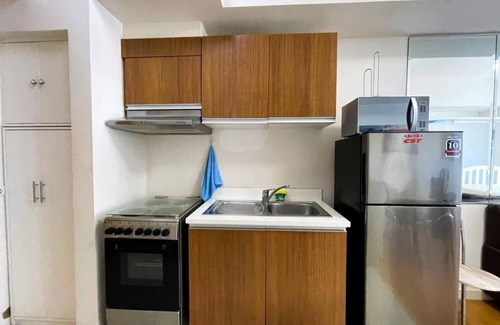 Ermita Condominio | Modern Studio with Sunset View
