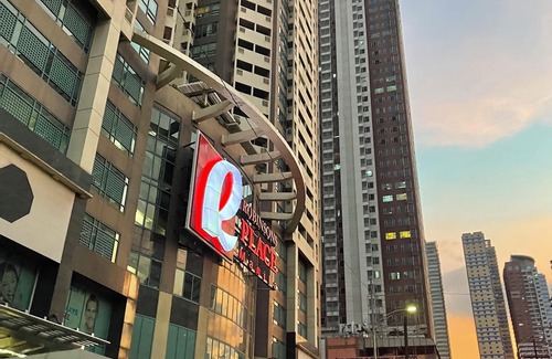 Ermita Condominio | Modern Studio with Sunset View