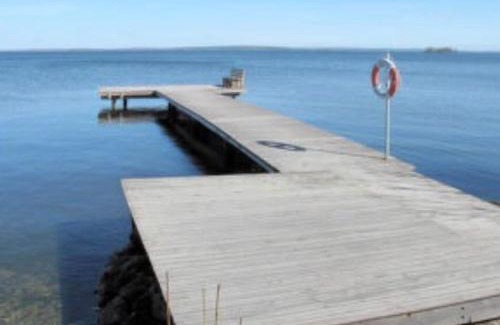 Sodertalje Municipality Casa | Modern stuga med sjöutsikt