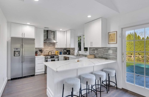 East Hampton Casa | Modern-style home with private pool, open-floor living plan, back porch,...