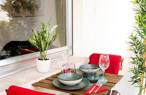 Gasperich Apartamento | Modern Style Studio w/ Balcony + Smart TV. Business / Leisure.