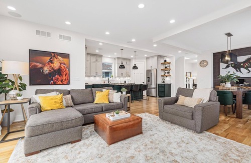 Kenny Casa | Modern & Stylish 4BR/4BA Getaway in SW Minneapolis!