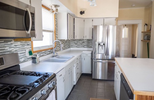Como Casa | Modern, stylish, Instagram worthy 3 bedroom home, 1 bathroom home.