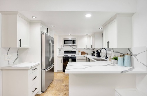 Harbor Casa | Modern & Stylish Long Beach Home Walk to the Beach